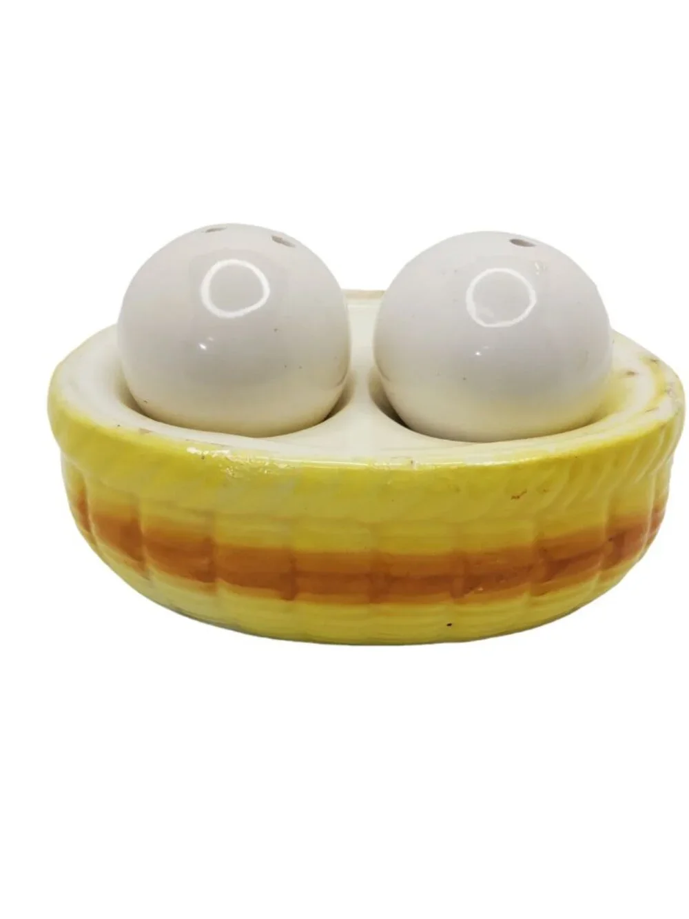 vintage 1970s nesting eggs porcelain salt & pepper shakers.